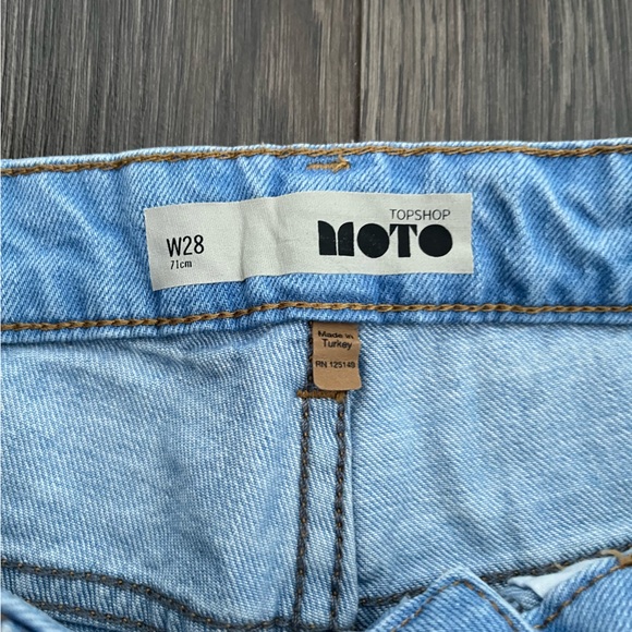 TOPSHOP women’s jean shorts W28 - Picture 2 of 3